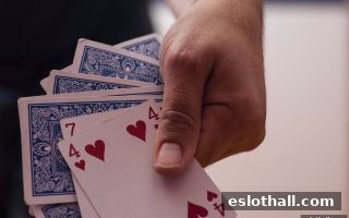 电子游艺厅娱乐活动中的牛牛游戏心理博弈与获胜秘诀
