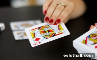 电子游艺厅娱乐活动中的推牌九桌游：从起源到现代体验的全面解析