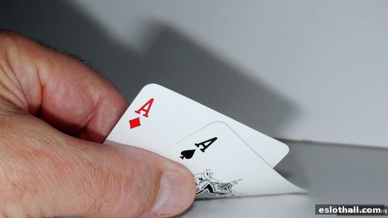 电子游艺厅娱乐活动新视角：炸金花与德州扑克的角色扮演艺术解析